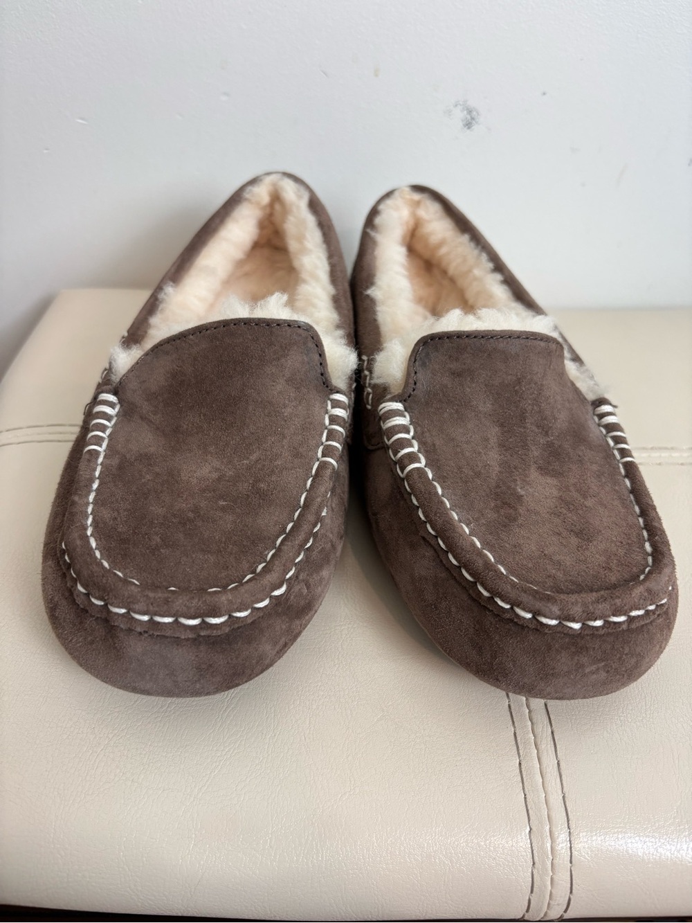 UGG Ansley Moccasin In Chocolate Brown Suede Sheepskin Size 7 - Picture 8 of 8
